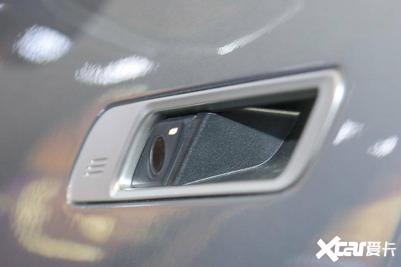 宝马下一代X5配九游体育置曝光！配劳斯莱斯库里南电动门(图2)