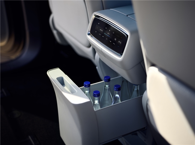 “大雪”将至 问界九游体育M9让冬季出行安全舒适两不误(图4)