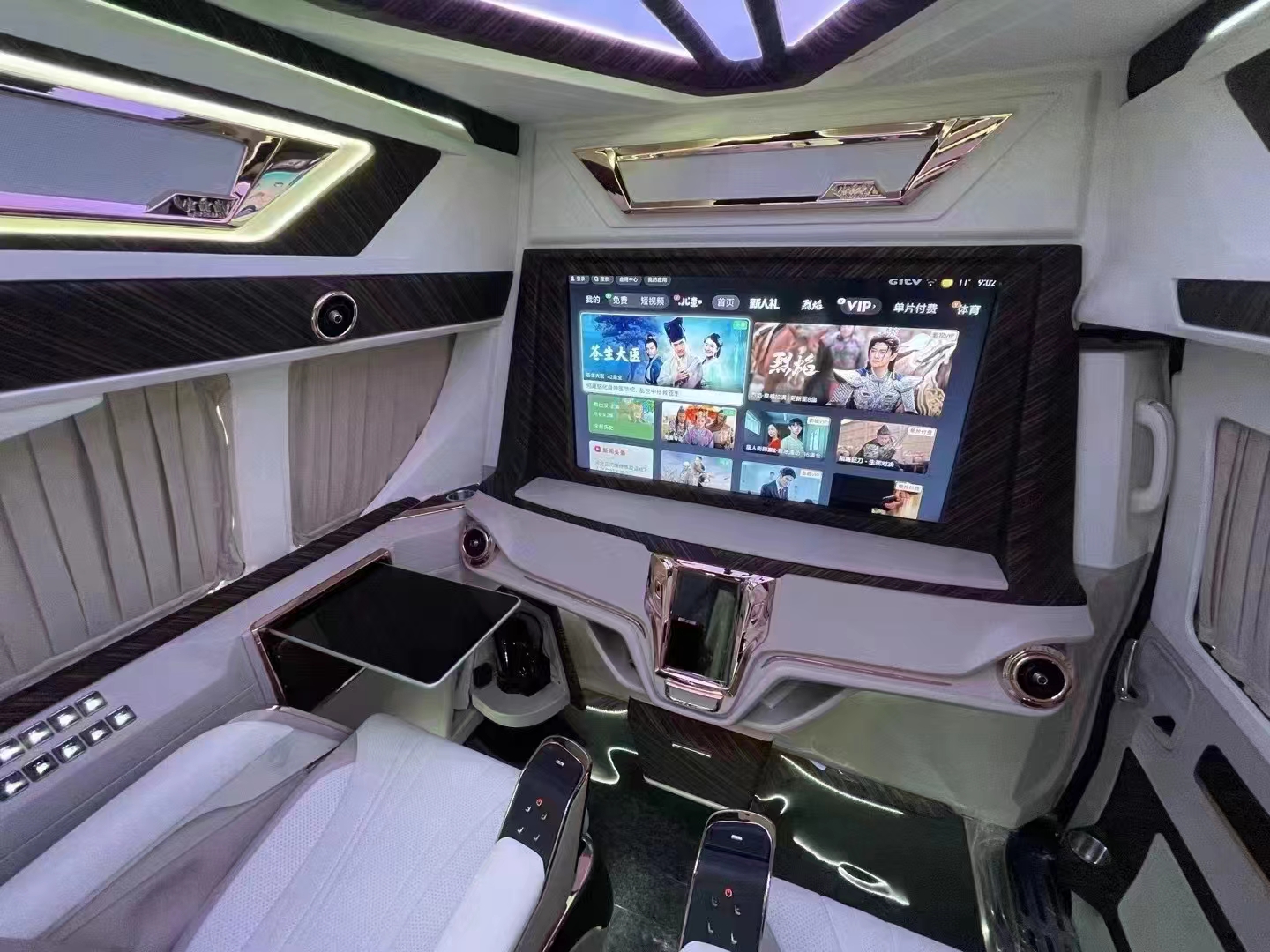 2九游体育024 款 GMC 高顶商务车：陆地商务舱的新典范(图3)