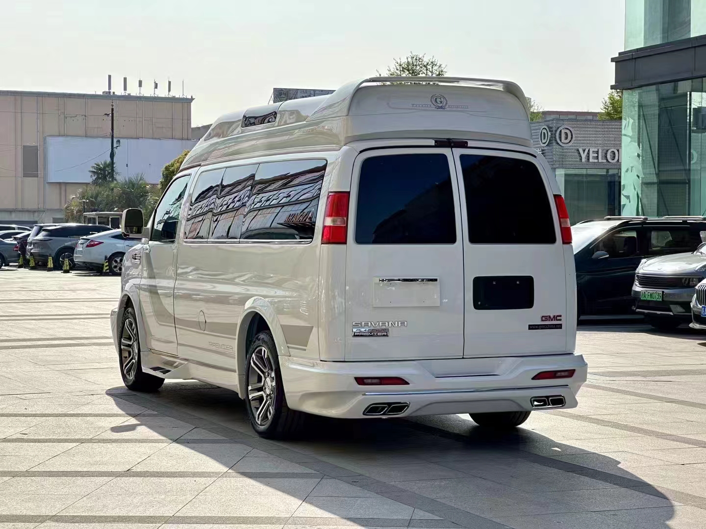 2九游体育024 款 GMC 高顶商务车：陆地商务舱的新典范(图9)